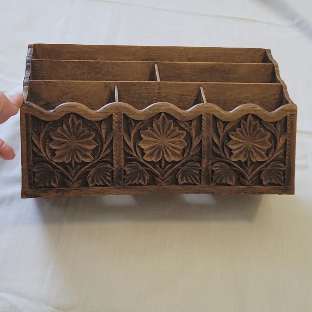 Vintage Faux Wood Dest Organizer. Beautiful Carved Design 1960's-70's - Picture 10 of 10